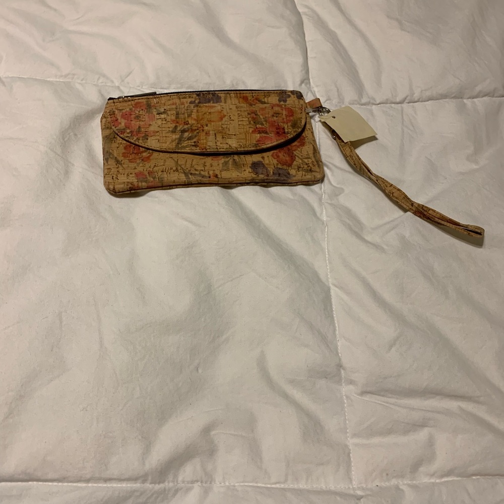 Corkscrew wristlet